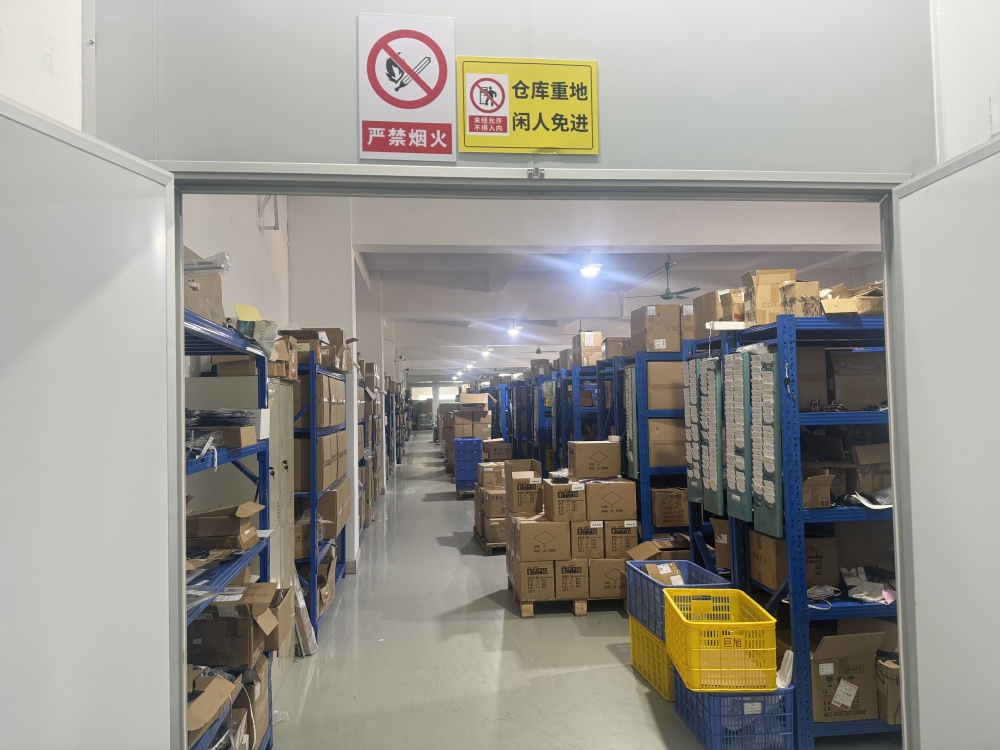 巨旭照明產(chǎn)線一角